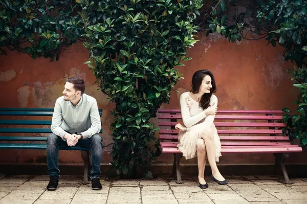 img of Dua Sisi Kertas